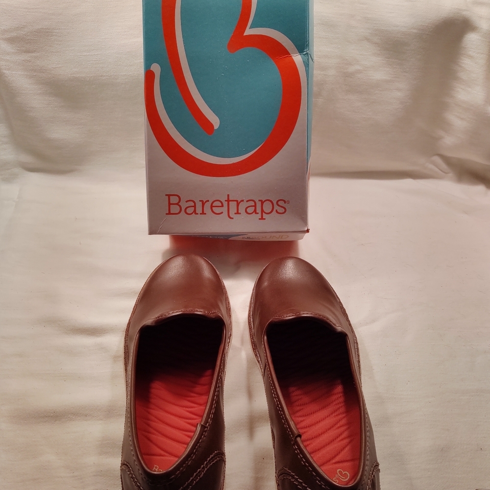 NIB Women's Baretraps Size 6  SEND OFFER.